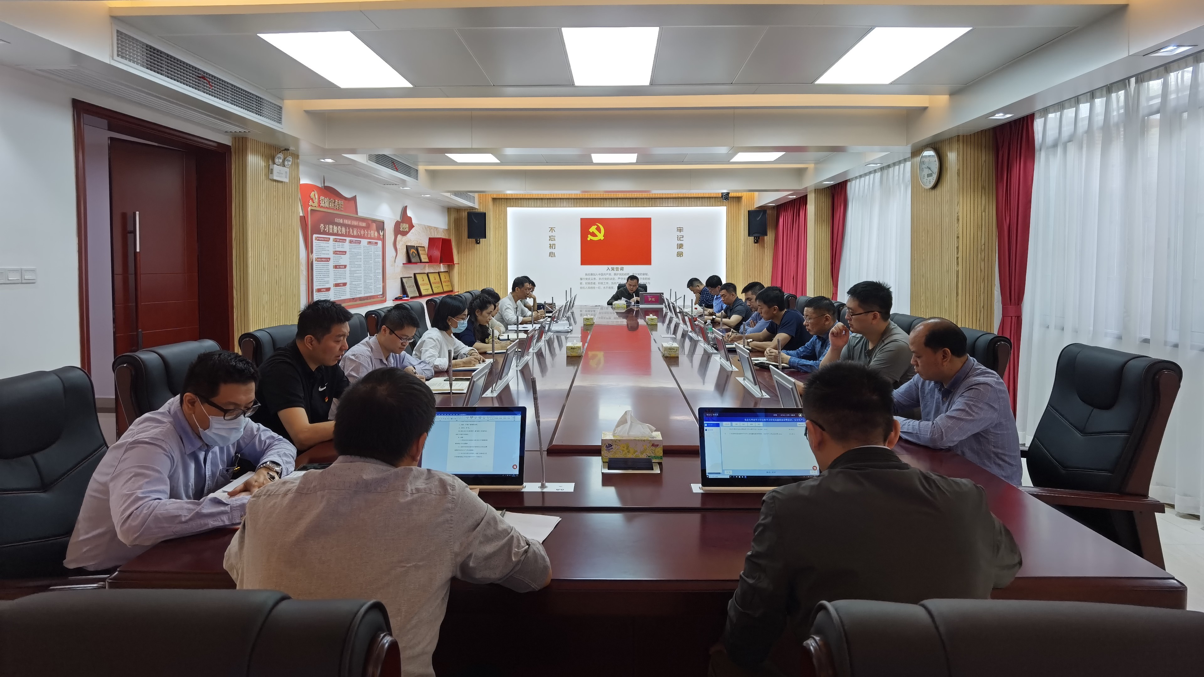 会议现场.jpg