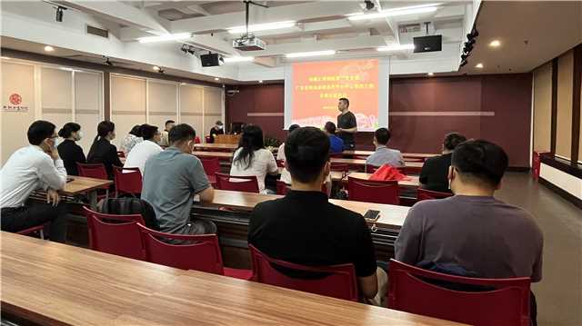 座谈交流.jpg 座谈交流.jpg